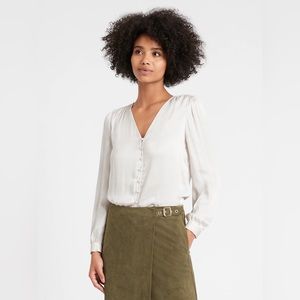 NWT Banana Republic Soft Satin V-Neck Blouse, Size Small